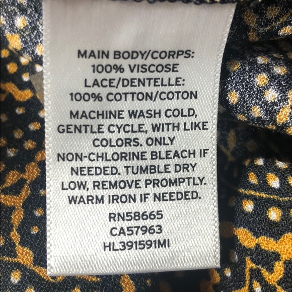 hinge Blouse - Picture 8 of 8